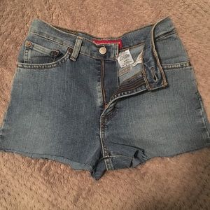 Classic Levi’s denim shorts (medium wash)
